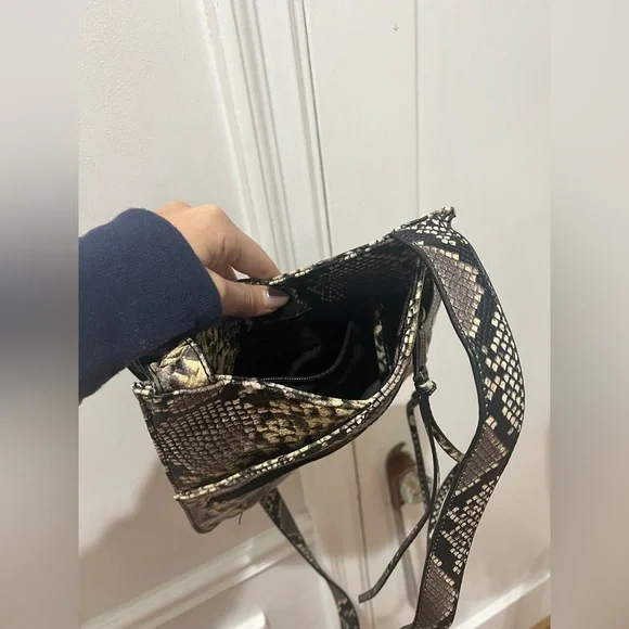 Joe’s snakeskin crossbody bag - Picture 6 of 7
